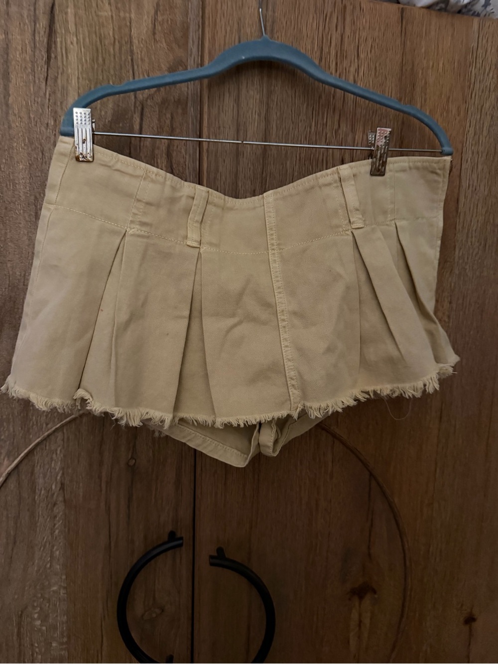 Free People Beige Pleated Frayed-Hem Skort Shorts